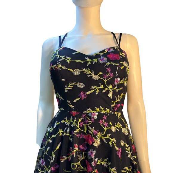 Dear Moon Floral Embroidered Fit & Flare Zipper Back Navy Mini Dress Size 3 EUC - Picture 3 of 6